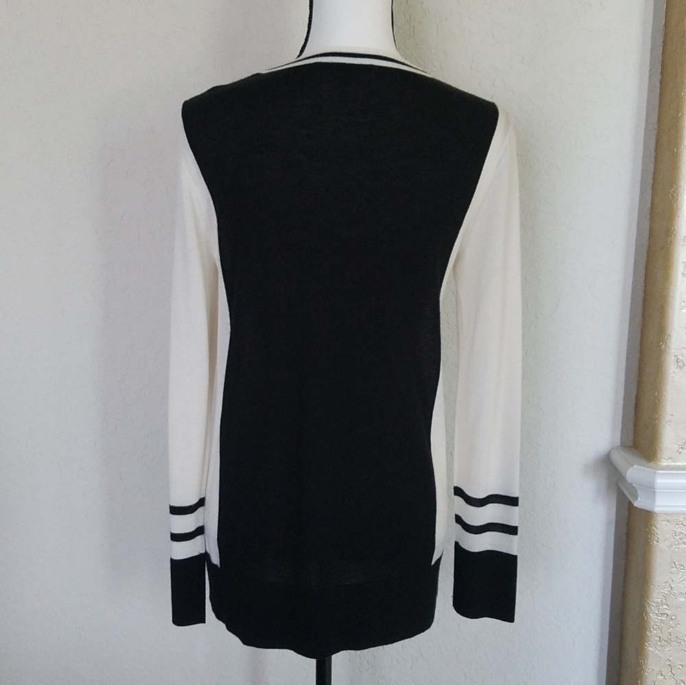 Neiman Marcus Sweater - Picture 2 of 6